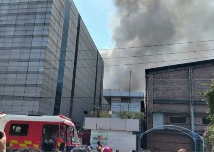 গাজীপুর টঙ্গী চেরাগ আলী এলাকায় ঔষধ কারখানা ড্রাগ ইন্টারন্যাশনালে  ভয়াবহ অগ্নিকাণ্ডের ঘটনা ঘটেছে