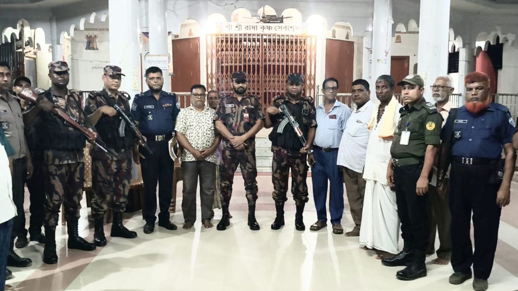 দুর্গাপূজায় ফেনীতে ৫ প্লাটুন বিজিবি মোতায়েন, স্থাপন হবে বেইজ ক্যাম্প,ছাগলনাইয়ায় পূজামণ্ডপ পরিদর্শন করলেন ৪ বিজিবির অধিনায়ক