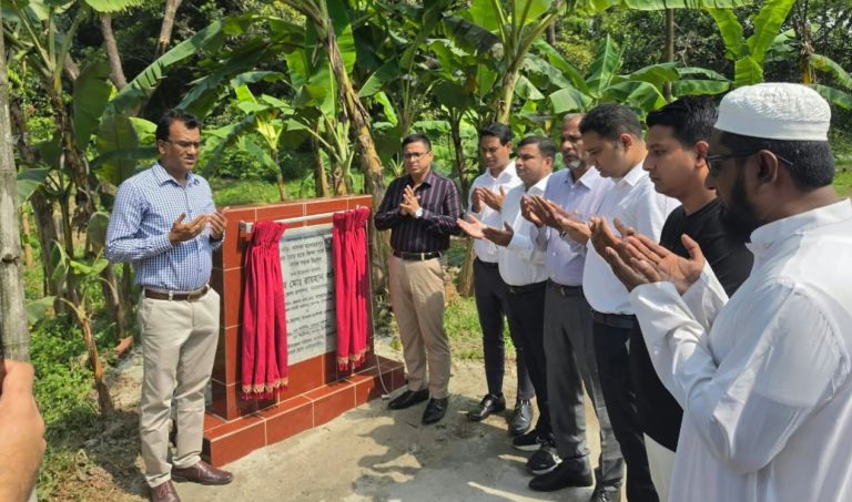 রূপগঞ্জ উপজেলা পরিদর্শন ও বিভিন্ন উন্নয়নমূলক কার্যক্রমে অংশগ্রহণ করেন জেলা প্রশাসক