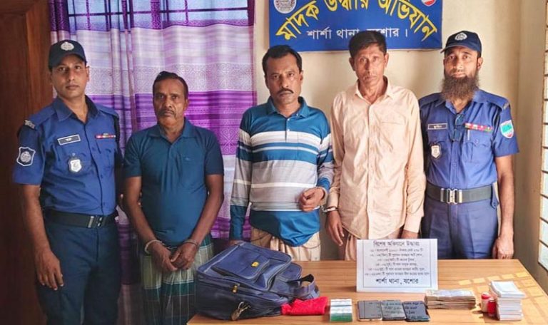কাঁচের টুকরা দিয়ে টাকার কারসাজি! শার্শায় প্রতারণার অভিযোগে গ্রেপ্তার ৩