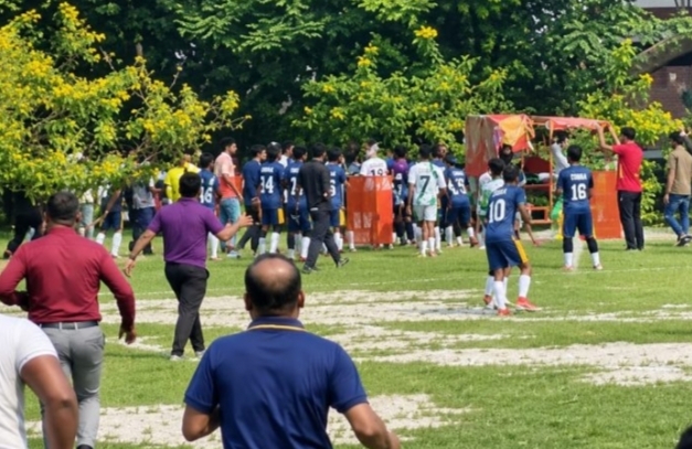 যবিপ্রবির নারী ফুটবলদলের ফাইনাল বর্জন,  জাতীয় বিশ্ববিদ্যালয়ের খেলোয়াড়দের আক্রমণাত্মক আচরণের অভিযোগ