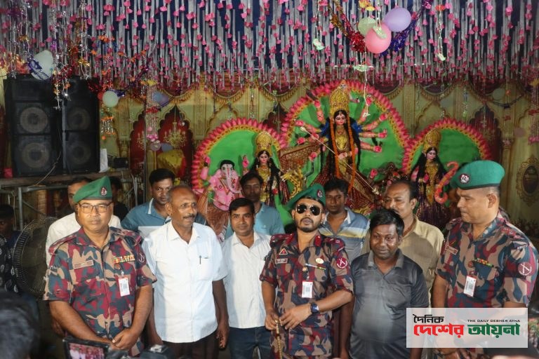 শারদীয় দুর্গোৎসবে মহানন্দা ব্যাটালিয়নের (৫৯ বিজিবি) নিশ্ছিদ্র নিরাপত্তা জোরদার