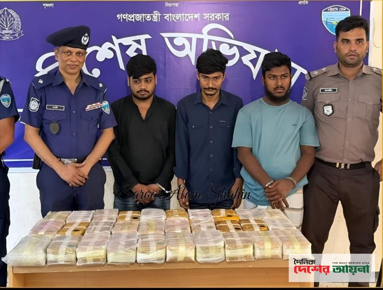 কক্সবাজারে অভিজাত এলাকায় ফ্ল্যাট ভাড়া নিয়ে ইয়াবা ব্যবসা:  ৩ লাখ পিস ইয়াবা সহ গ্রেপ্তার- ৩ ,পলাতক ১