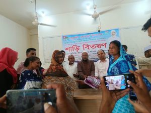 মদনে শারদীয় দুর্গাপূজার উপলক্ষে অসহায় হিন্দুসম্প্রদায়ে মাঝে শাড়ী বিতরন