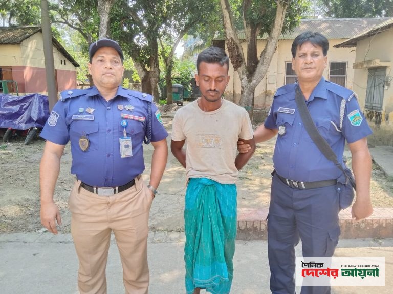 ফরিদপুরে নেশার টাকা না পেয়ে মাকে কাঁচি দিয়ে জবাই করে হত্যা